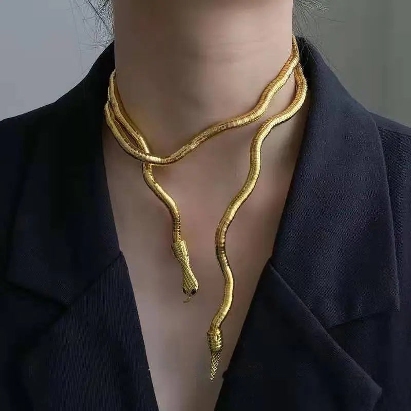 Trendy Snake Necklace Coco & Dee